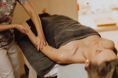 RELAXING MASSAGE